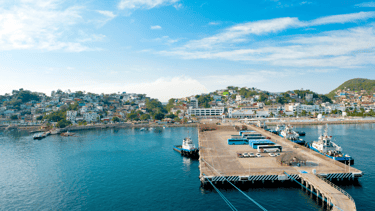 Vista panorâmica do porto de Manzanillo, México.