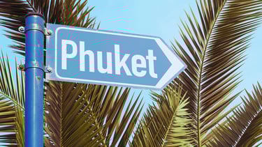 foto da placa indicando phuket 