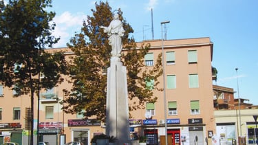 foto do monumento no centro da cidade em civitavecchia