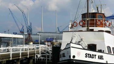 foto da vista do porto de kiel