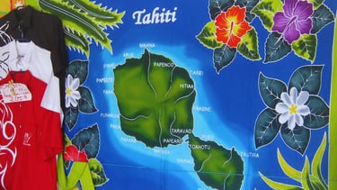 foto de canga de praia em loja de souvenirs em papeete