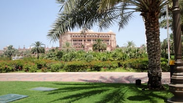 foto do emirates palace em abu dhabi