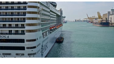 Navio da MSC Cruises atracado no Porto de Barcelona