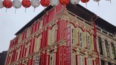 vista do predio historico vermelho em chinatown singapura 