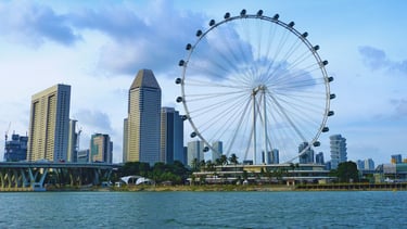 vista da baia chegando em singapura de navio