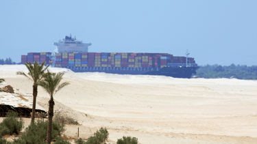 navio mercante canal de suez