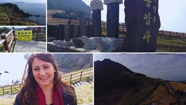 Autora na trilha de Seongsan Ilchulbong, em meio à paisagem vulcânica de Jeju.