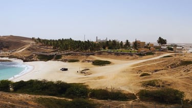 vista da praia e orla em salalah 