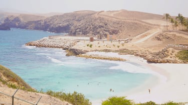 foto da vista ao redor do porto de salalah