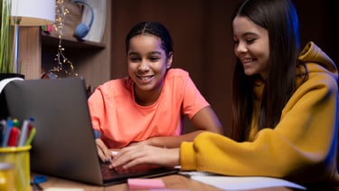 Curso de inglês online para adolescentes — Metropolis Idiomas, aulas práticas e divertidas.