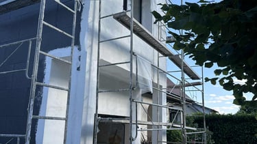 Ravalement de façade avec échafaudage en Île-de-France – rénovation extérieure réalisée par Silva Ca