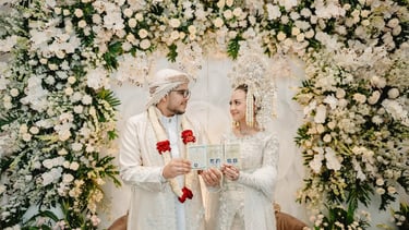 Dekorasi pernikahan elegan oleh Imey Organizer Gresik