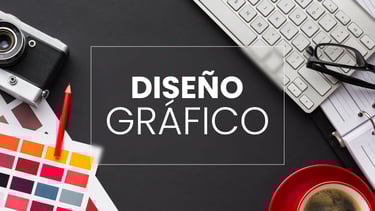 un escritorio con una cámara fotográfica, un teclado, una tasa de café y espejuelos