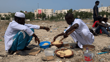 "THIS JUNGO LIFE" takes us inside the lives of young refugees and asylum seekers from Sudan, living on the streets of Morocco