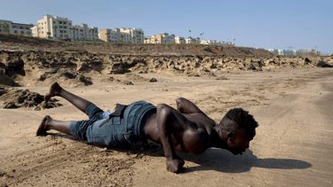 "THIS JUNGO LIFE" takes us inside the lives of young refugees and asylum seekers from Sudan, living on the streets of Morocco
