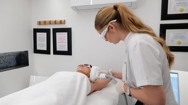 Séance d'épilation définitive laser
