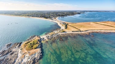 alt="Vue aérienne de la plage de Penvins et du camping La Grée Penvins, Sarzeau, Morbihan"