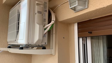 En esta imagen se muestra un pequeño aparato de aire acondicionado