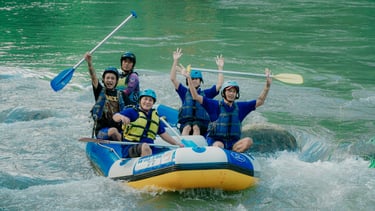 Peserta rafting Sungai Elo menikmati petualangan dengan pemandangan alam Magelang