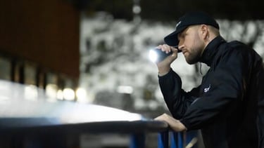 Sicherheitsmitarbeiter von WachPro Security GmbH im professionellen Personenschutz und Objektschutz