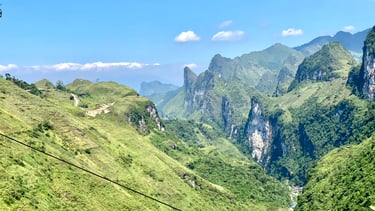 a mountain view of a mountain range with a cable - link
