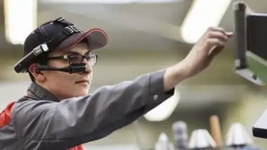 HEXAGATES révolutionne la gestion de matériel grâce aux lunettes connectées.