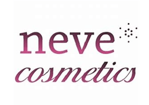 Cosmesi naturale Neve Cosmetics - beauty routine sostenibile per viaggiatrici over 60