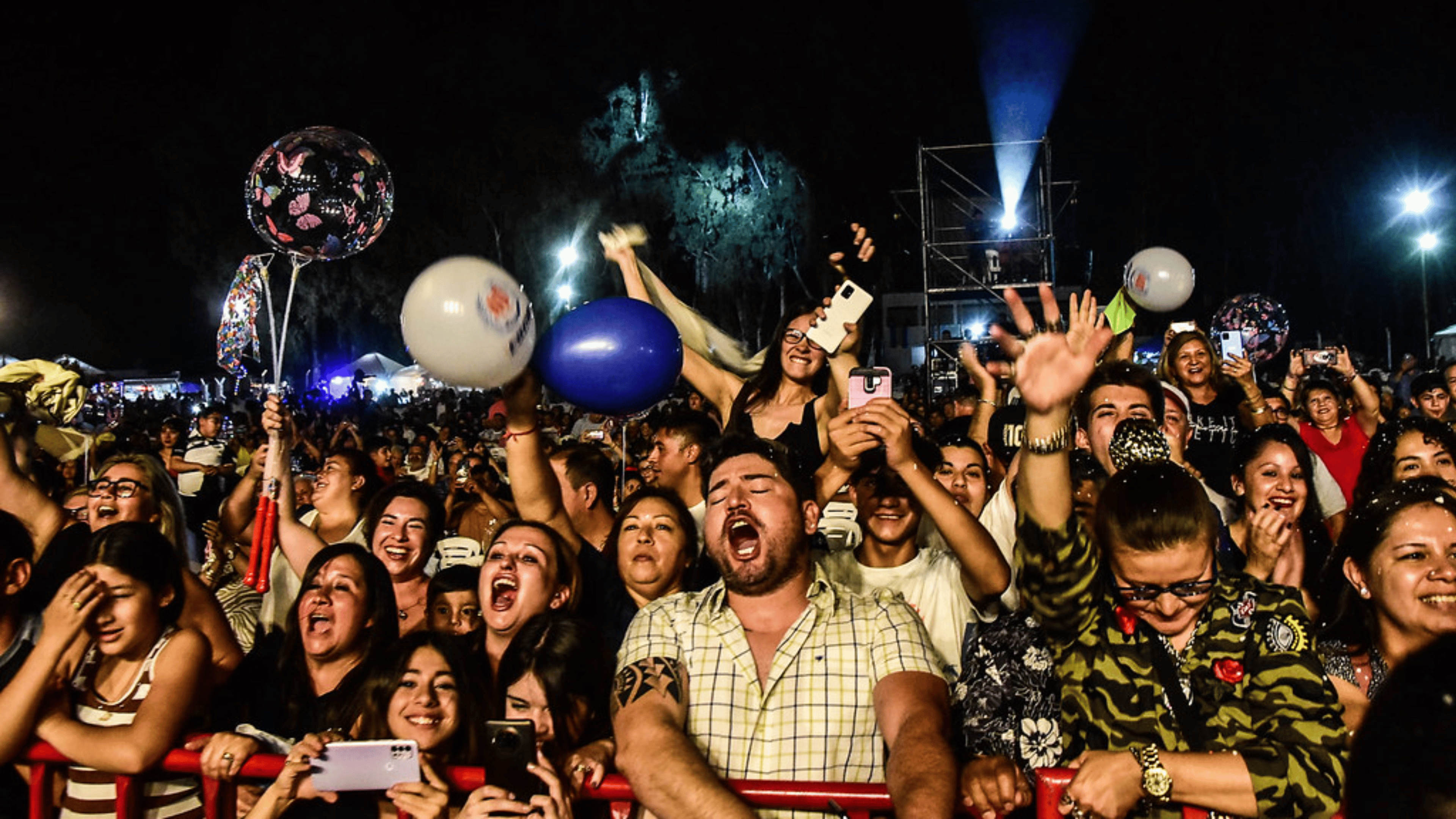 Trabajadores festejando