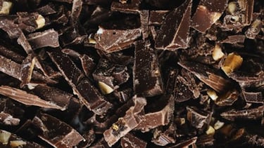 des carreaux de chocolat cassés