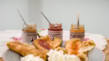 un assortiment de crêpes dessert