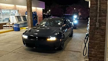 Dodge Charger EV multado por barulho inexistente: entenda a polêmica do muscle car elétrico