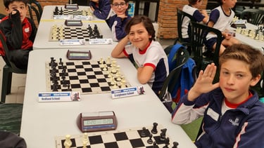 Aqui estamos con el equipo del colegio Craighouse en el Chess day organizado por el colegio Bradford