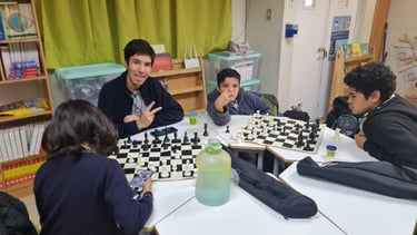 Clases de Ajedrez presencial en la biblioteca  del colegio 