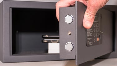 Cerrajeria en cajas fuertes apertura mantenimiento y cerraduras digitales 
