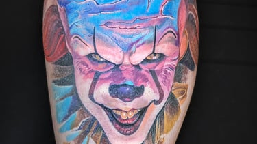tatuaje pennywise realismo color Barcelona punkotattooartist