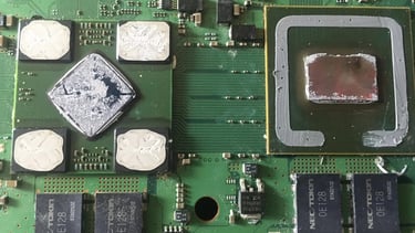 Placa base de PlayStation 3 analizada en MBTECNIC para descartar fallas por calor acumulado.