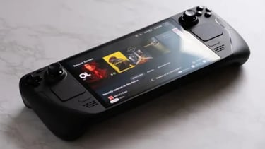 Steam Deck 2 apollado en una pasa de marmol