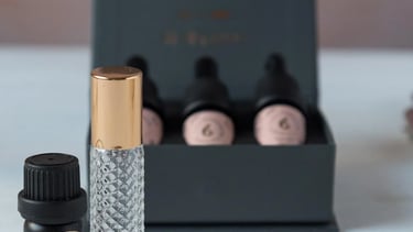 Discreet anxiety relief roller and organic essential oils set