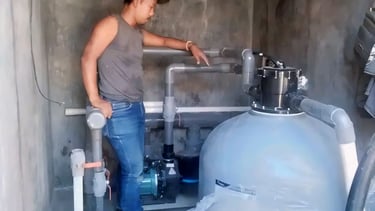 Stel filter dan pompa  oleh teknisi dayanapool.