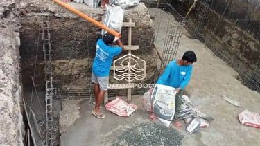 proses pembutan kolam renang oleh tim dayanapool.