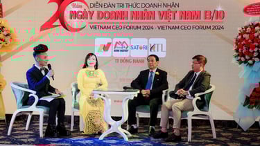 Các đại biểu chủ trì tại buổi tọa đàm