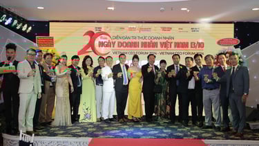 Các đại biểu doanh nhân chúc mừng 20 ngày doanh nhân Việt Nam