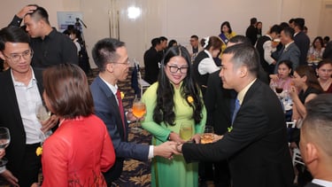 Các doanh nhân, chuyên gia kinh tế và các nhà lãnh đạo doanh nghiệp.