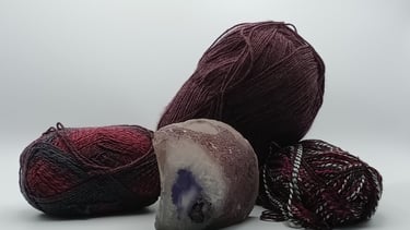 viele verschiedene Wollearten und neue Idee erwarten Sie