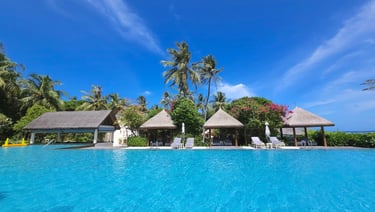 Four Seasons Landaa Giraavaru Maldives pool