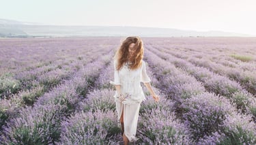 pessoa caminhando - equilibrio fisico e mental