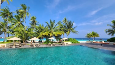 park-hyatt-maldives-main-pool