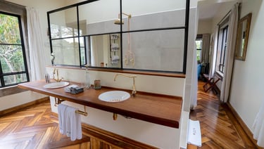 Giraffe Manor Kenya The Retreat day room