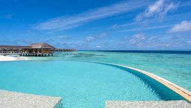Hurawalhi Maldives main pool