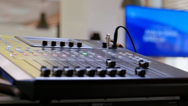 Servicios de streaming, alquiler, grabacion de video, camaras PTZ, realización, microfonia, zoom